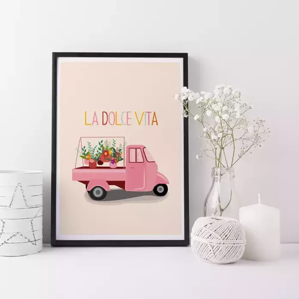 Rosa plakat med teksten "La Dolce Vita"