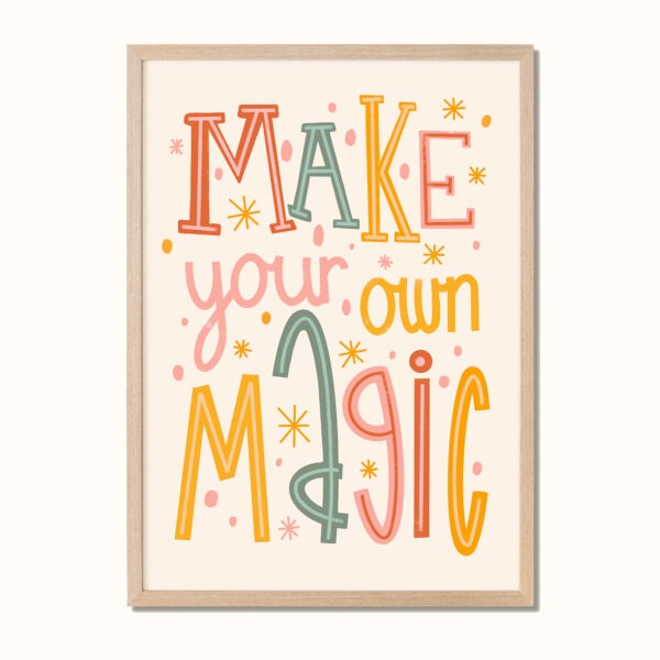 Fargerik typografiplakat med teksten "Make Your Own Magic" i lekne farger mot lys bakgrunn.