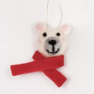 Juletrepynt formet som en isbjørn med rødt skjerf.