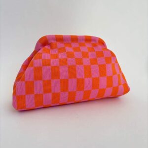 Pouch med ruter i rosa og oransje